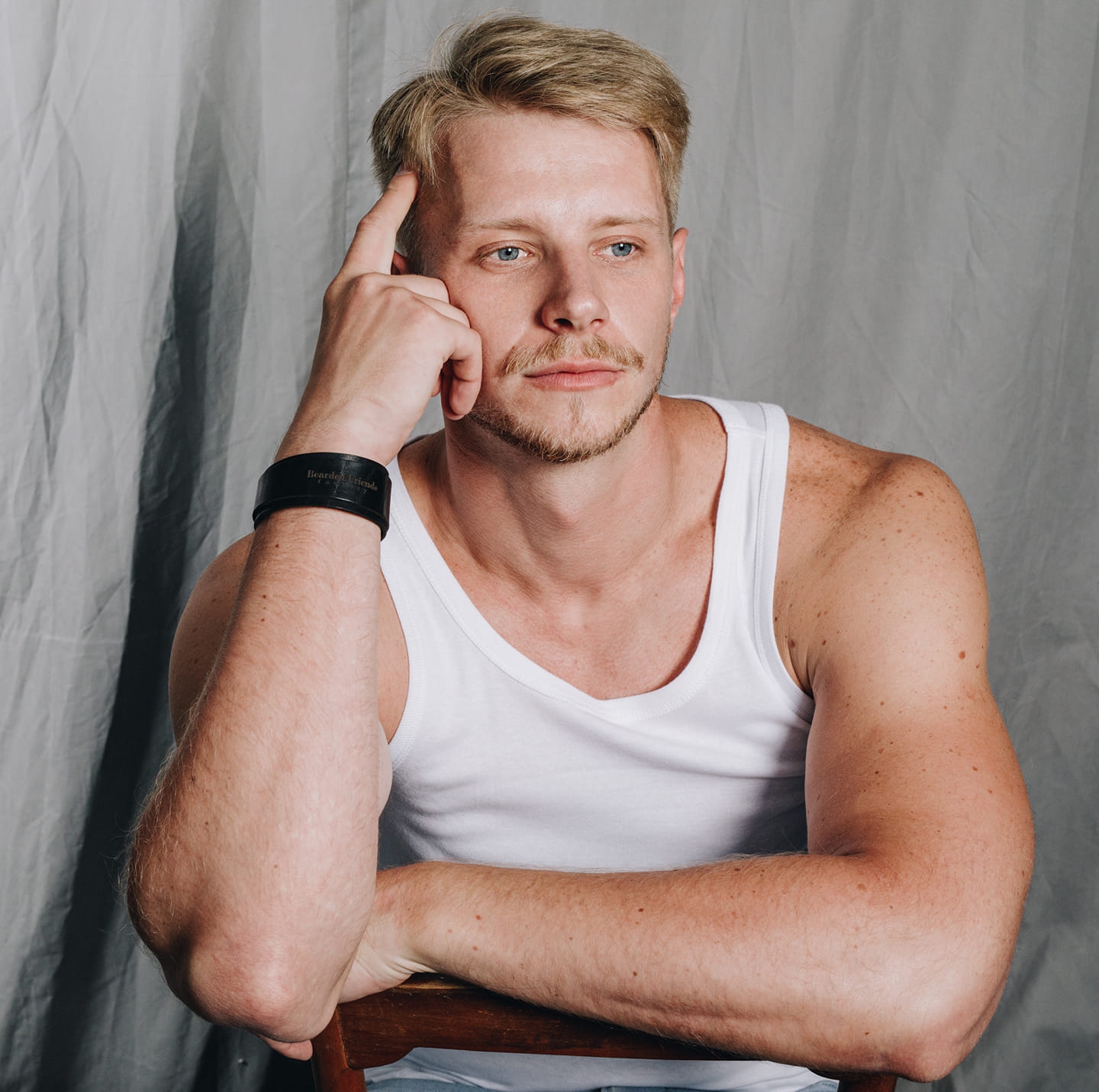 Відомий актор, який грає парамедика, врятував дівчині життя в київському метро